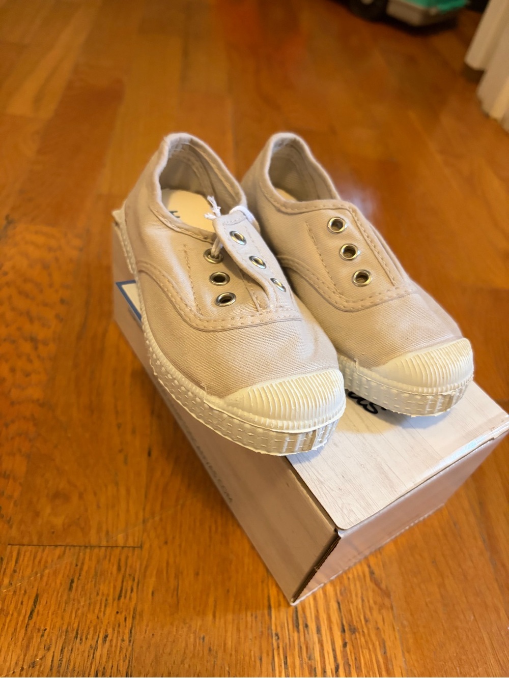Trotters Kids Slip-On Canvas Sneakers in Light Beige